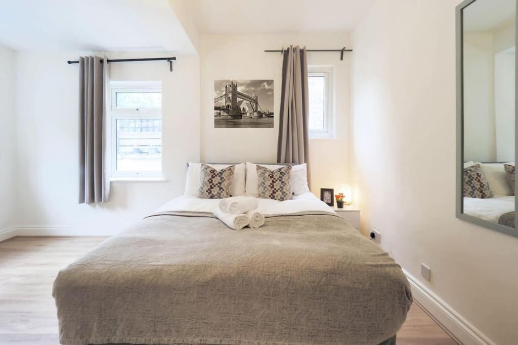 2 Bed Flat In Heart Of Kilburn With Full Kitchen Appartamento Londra