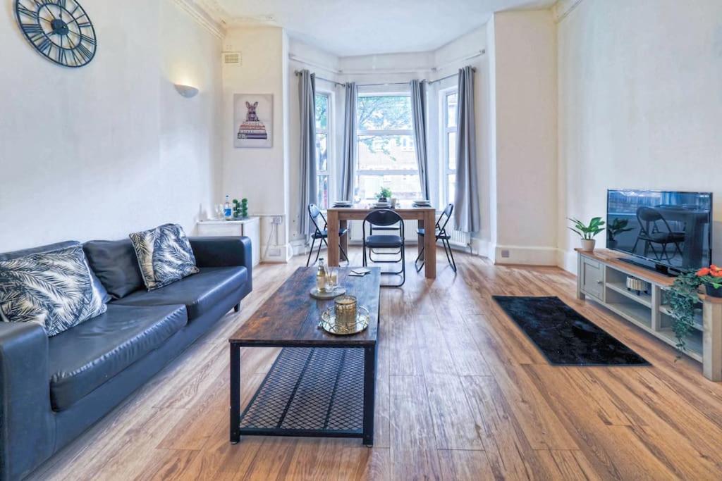Appartamento 2 Bed Flat In Heart Of Kilburn With Full Kitchen