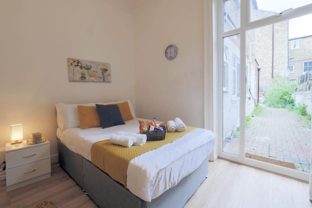 Appartamento 2 Bed Flat In Heart Of Kilburn With Full Kitchen