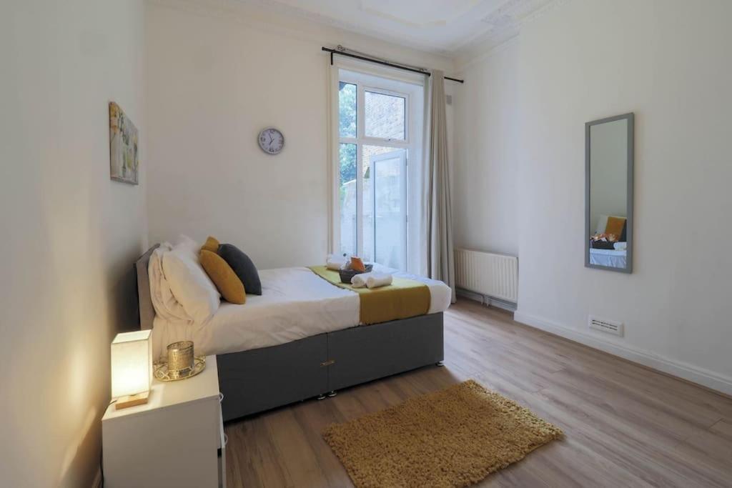 2 Bed Flat In Heart Of Kilburn With Full Kitchen Appartamento Londra