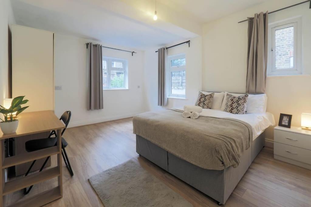 Appartamento 2 Bed Flat In Heart Of Kilburn With Full Kitchen Londra