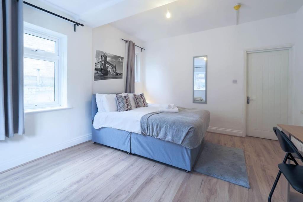 2 Bed Flat In Heart Of Kilburn With Full Kitchen Appartamento Londra