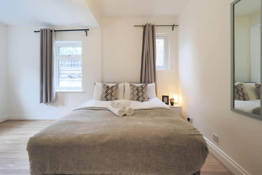 2 Bed Flat In Heart Of Kilburn With Full Kitchen * Londra